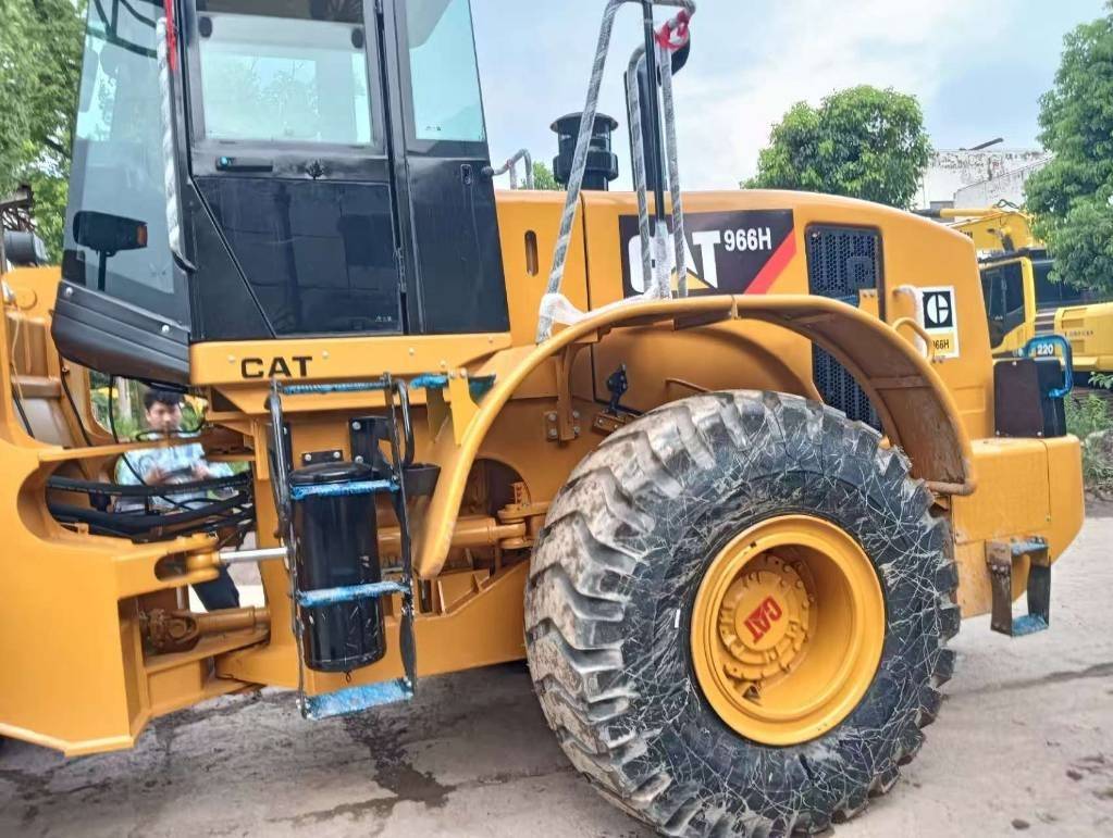 CAT 966 H - Chargeuse sur pneus: photos 3 CAT 966 H - Chargeuse sur pneus: photos 3