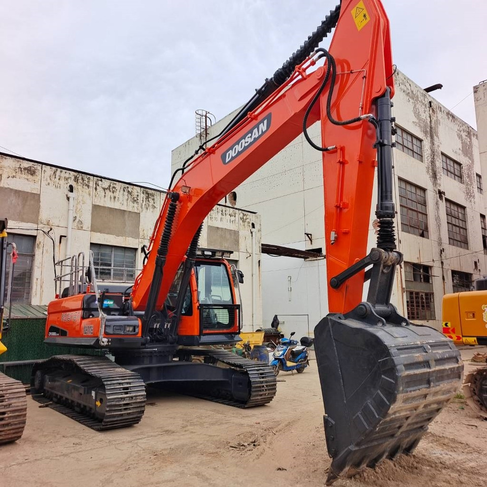 Doosan DX 300 - Pelle sur chenille: photos 2 Doosan DX 300 - Pelle sur chenille: photos 2