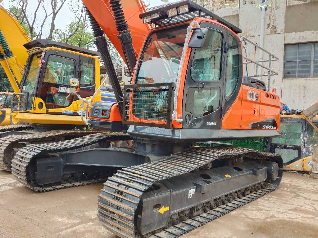 Doosan DX 300 LC - Pelle sur chenille: photos 3 Doosan DX 300 LC - Pelle sur chenille: photos 3