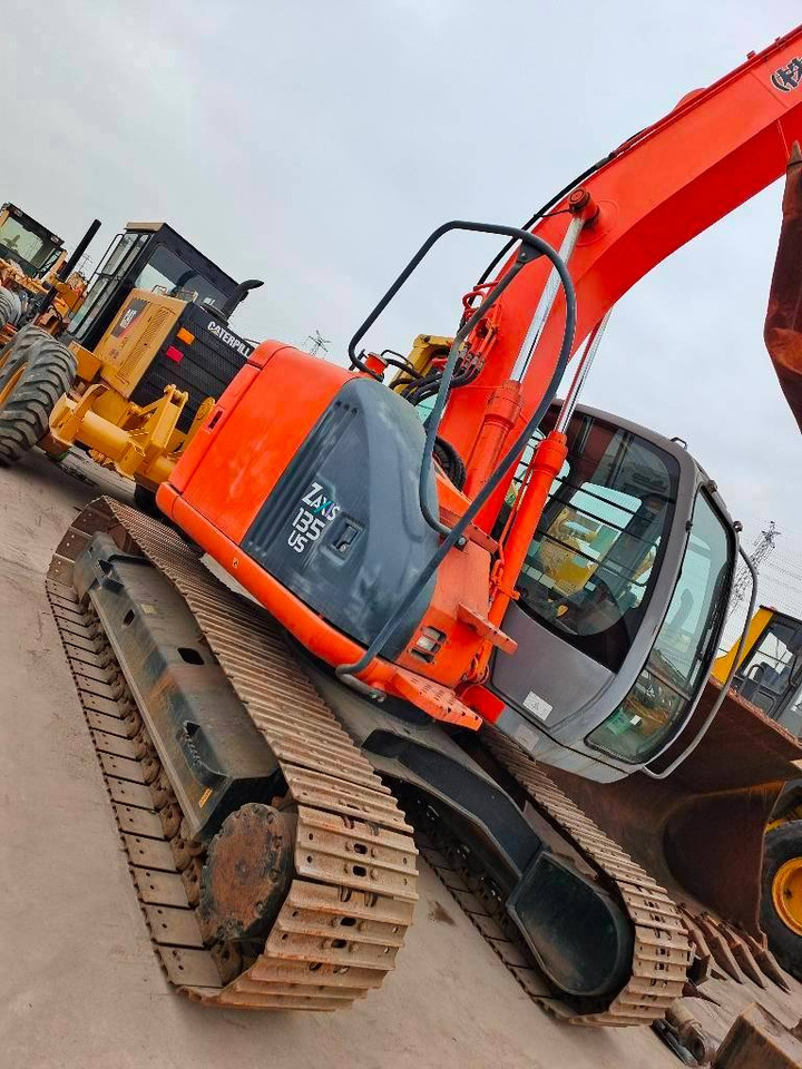 Hitachi ZX 135 US - Pelle sur chenille: photos 5 Hitachi ZX 135 US - Pelle sur chenille: photos 5
