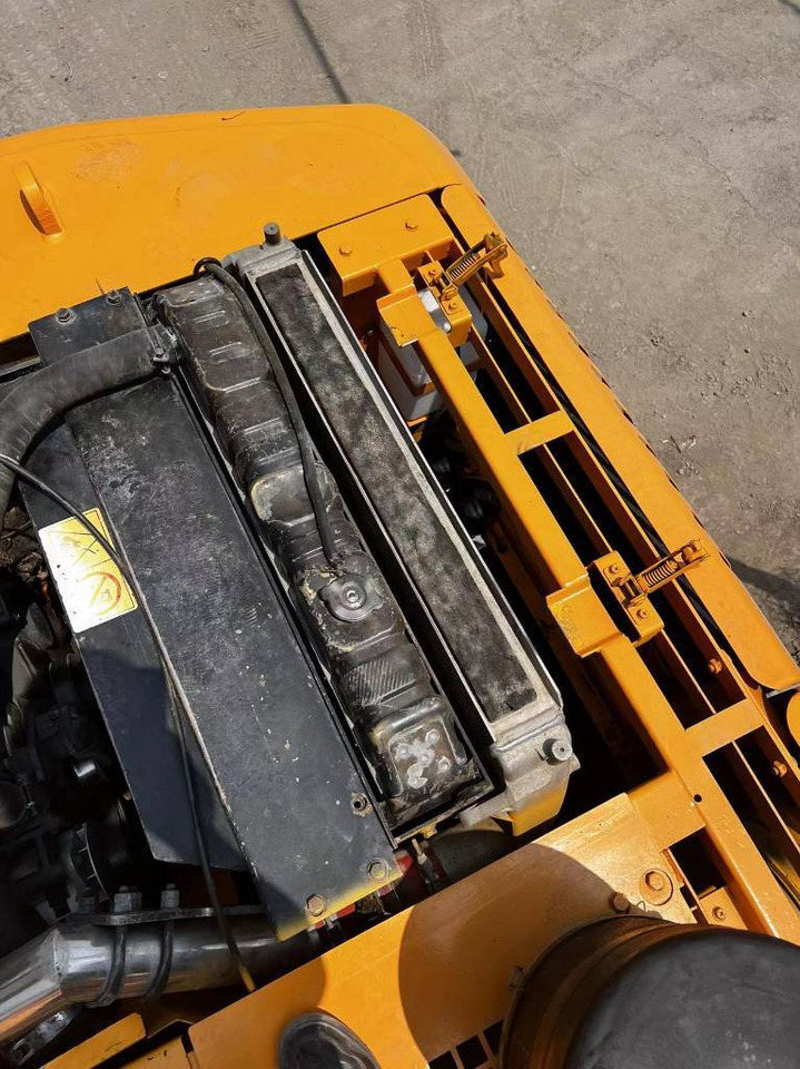 Pelle sur pneus Hyundai 210W-7: photos 15
