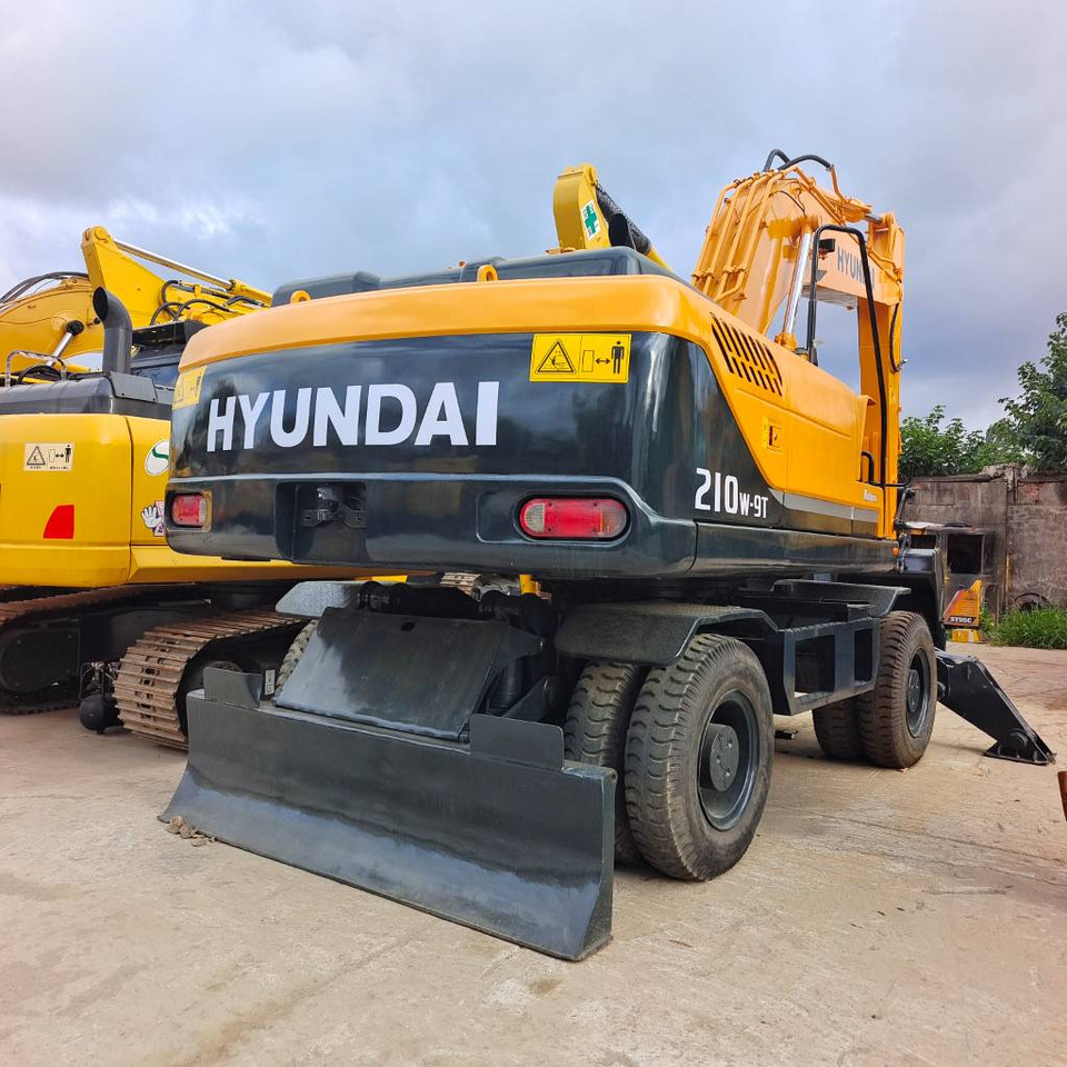 Hyundai 210W-9 - Pelle sur pneus: photos 3 Hyundai 210W-9 - Pelle sur pneus: photos 3