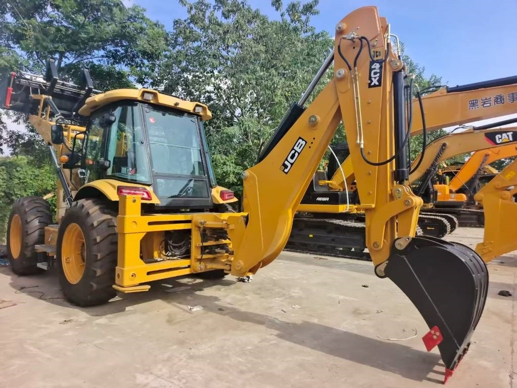 JCB 4 CX - Tractopelle: photos 4 JCB 4 CX - Tractopelle: photos 4