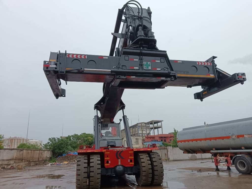 Kalmar DRF 450 - Reach stacker: photos 4 Kalmar DRF 450 - Reach stacker: photos 4