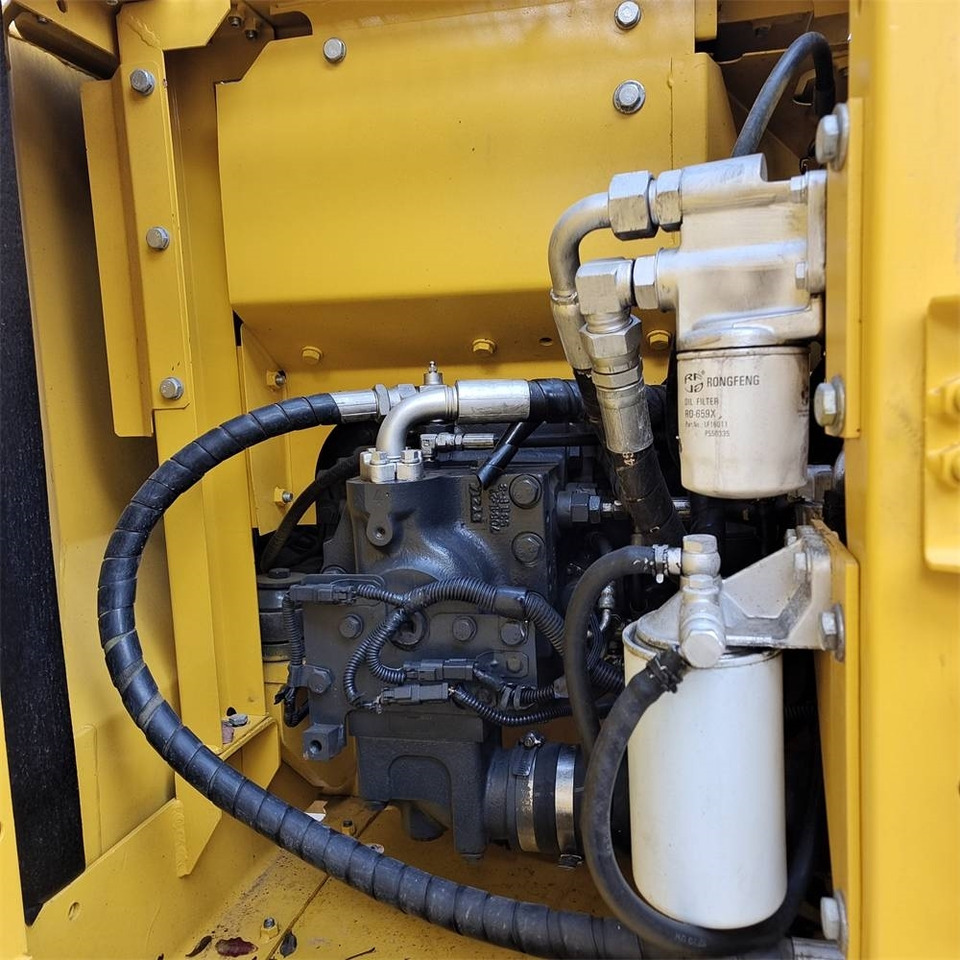 Komatsu PC 130 - Pelle sur chenille: photos 3 Komatsu PC 130 - Pelle sur chenille: photos 3