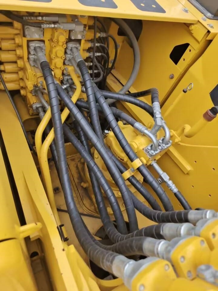 Komatsu PC 200 - Pelle sur chenille: photos 3 Komatsu PC 200 - Pelle sur chenille: photos 3