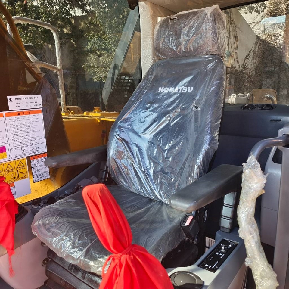 Komatsu PC 200 - Pelle sur chenille: photos 3 Komatsu PC 200 - Pelle sur chenille: photos 3