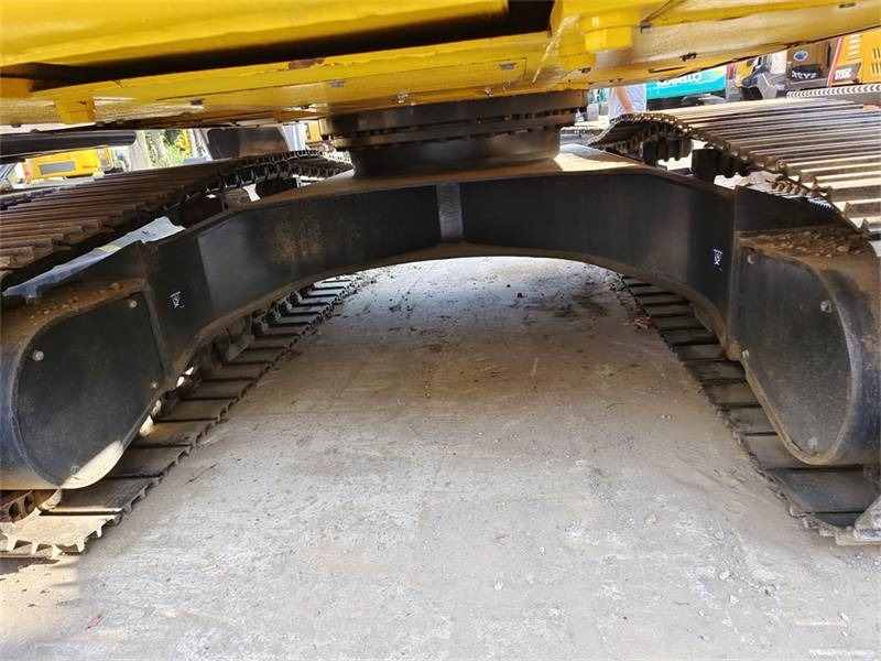 Komatsu PC 200 - Pelle sur chenille: photos 3 Komatsu PC 200 - Pelle sur chenille: photos 3