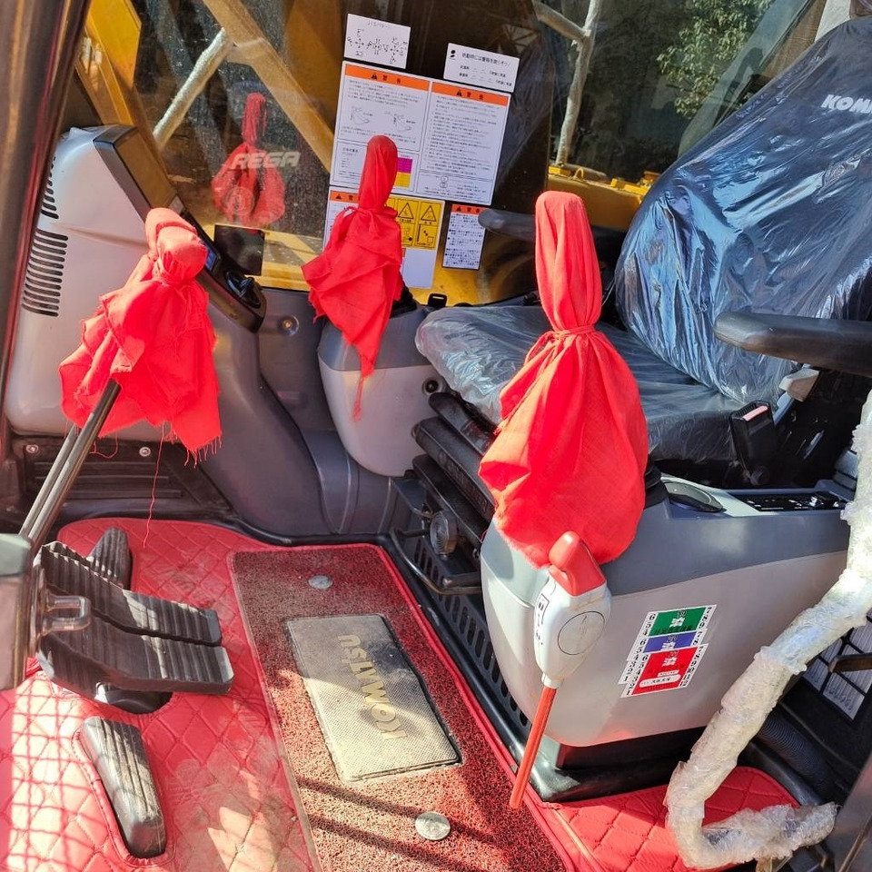 Komatsu PC 200 - Pelle sur chenille: photos 5 Komatsu PC 200 - Pelle sur chenille: photos 5