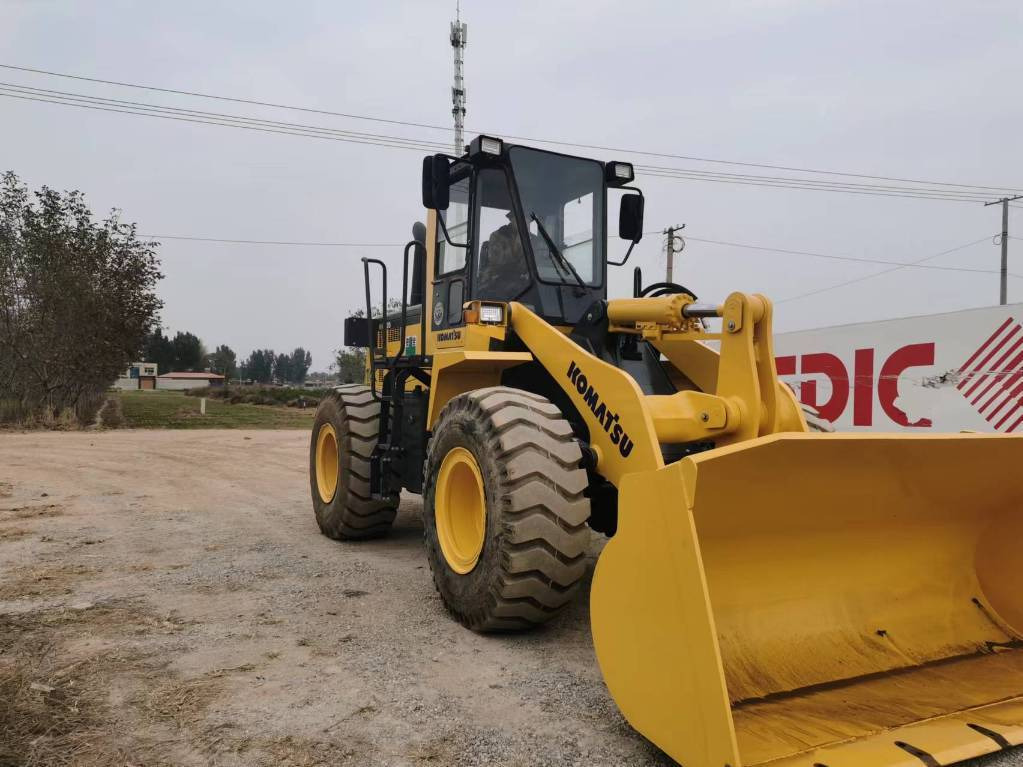 Komatsu WA 320-5 - Chargeuse sur pneus: photos 4 Komatsu WA 320-5 - Chargeuse sur pneus: photos 4