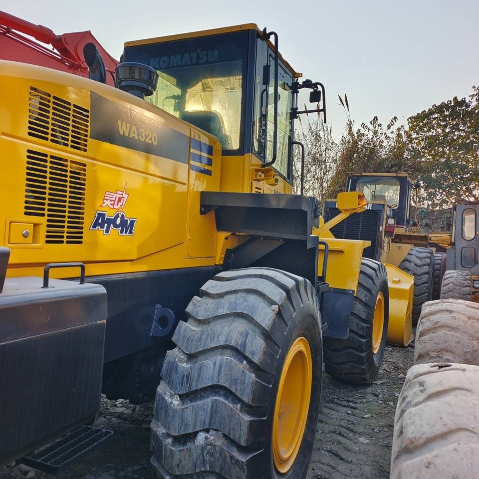 Komatsu WA 320-5 - Chargeuse sur pneus: photos 2 Komatsu WA 320-5 - Chargeuse sur pneus: photos 2