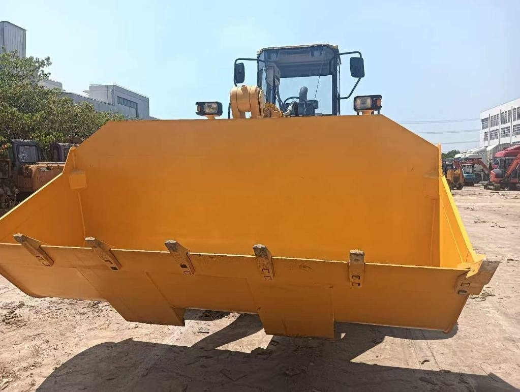 Komatsu WA 470-3 - Chargeuse sur pneus: photos 5 Komatsu WA 470-3 - Chargeuse sur pneus: photos 5