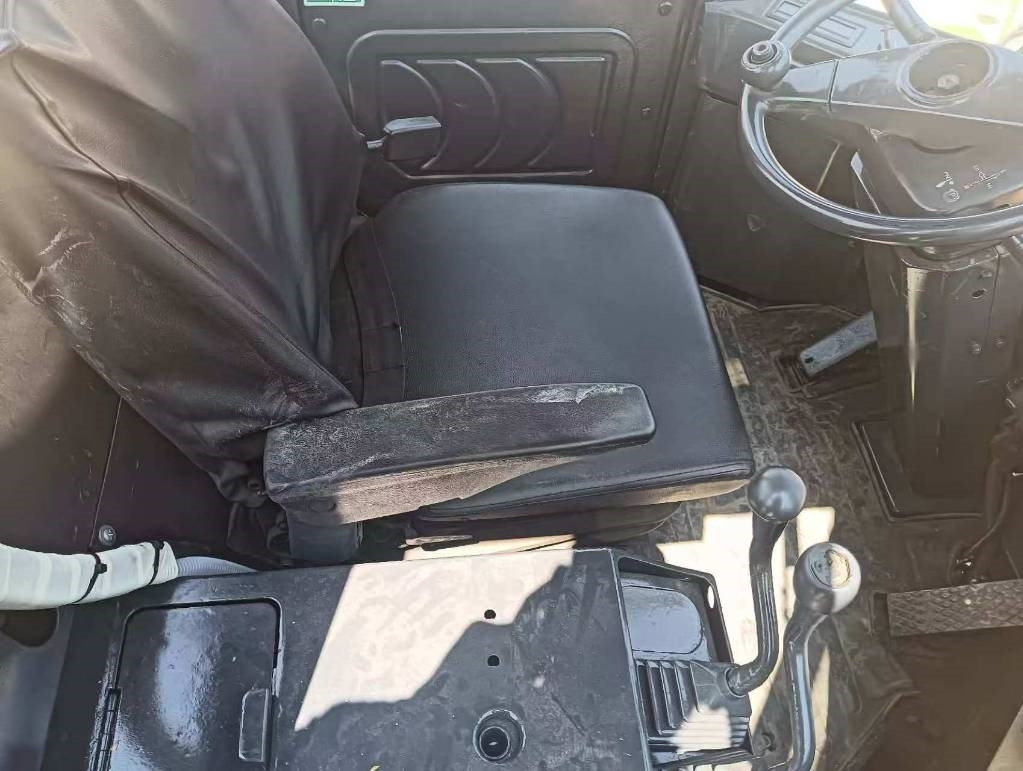 Komatsu WA 470-3 - Chargeuse sur pneus: photos 2 Komatsu WA 470-3 - Chargeuse sur pneus: photos 2