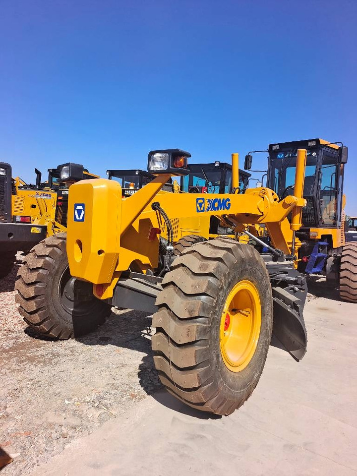 XCMG GR 180 - Niveleuse: photos 1 XCMG GR 180 - Niveleuse: photos 1