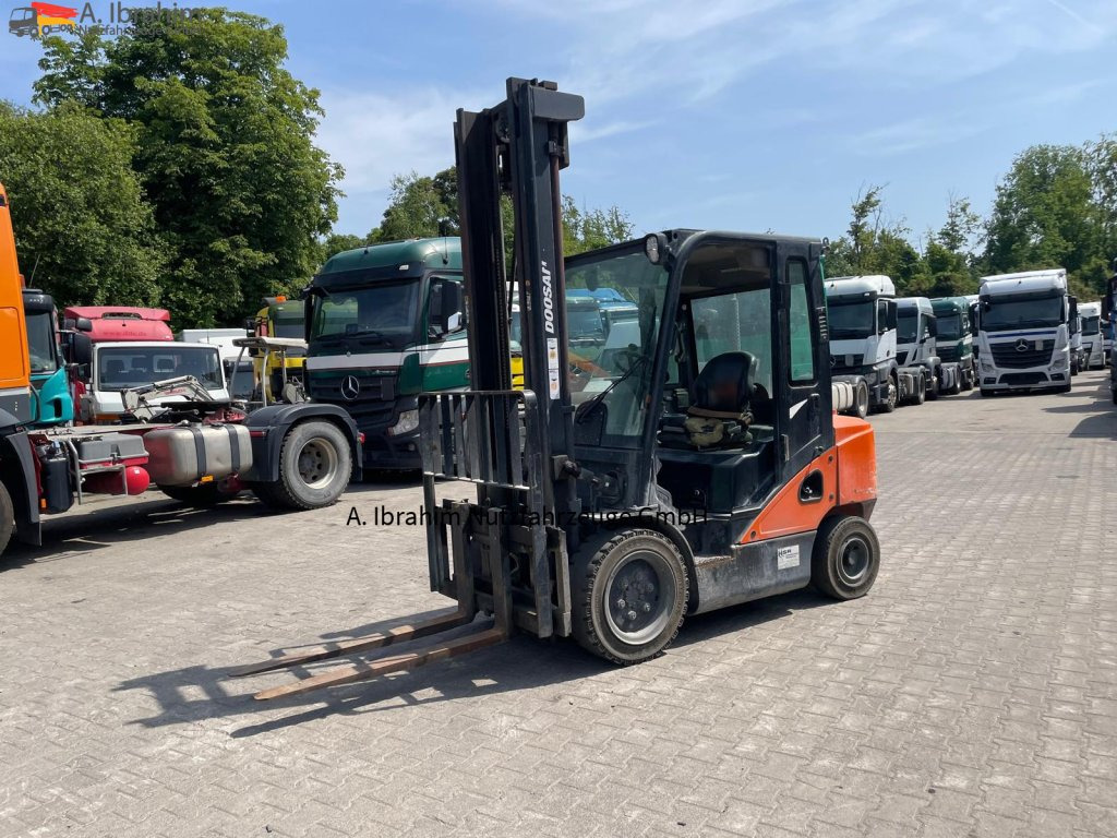 Doosan D30S-7 3000 kg Tragkraft Guter Zustand - Chariot élévateur diesel: photos 1 Doosan D30S-7 3000 kg Tragkraft Guter Zustand - Chariot élévateur diesel: photos 1