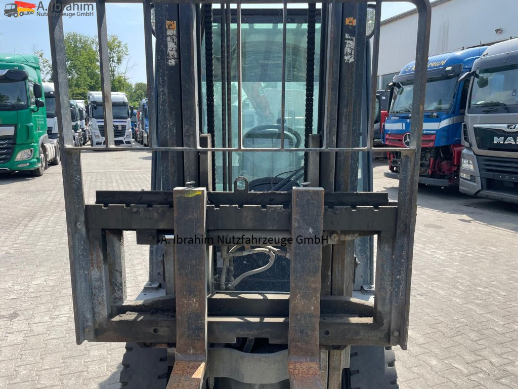Doosan D30S-7 3000 kg Tragkraft Guter Zustand - Chariot élévateur diesel: photos 2 Doosan D30S-7 3000 kg Tragkraft Guter Zustand - Chariot élévateur diesel: photos 2