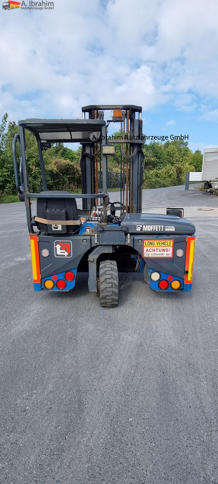 M4-25.3F Moffett Mitnahmestapler - Chariot embarqué: photos 4 M4-25.3F Moffett Mitnahmestapler - Chariot embarqué: photos 4