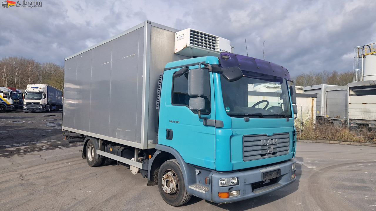 Camion frigorifique MAN 8.180 Thermokingkühlung - 30 ° sauber, 3. Gang kratzt, voll fahrbereit: photos 11 Camion frigorifique MAN 8.180 Thermokingkühlung - 30 ° sauber, 3. Gang kratzt, voll fahrbereit: photos 11