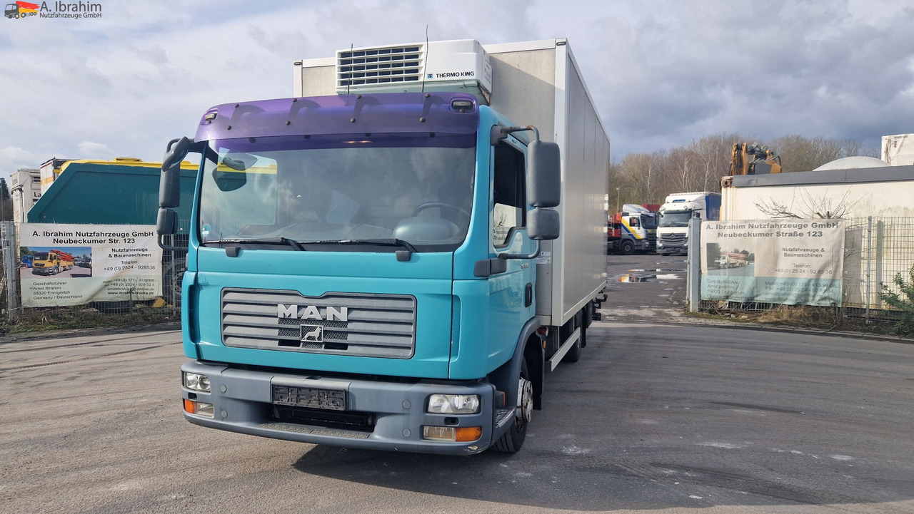 Camion frigorifique MAN 8.180 Thermokingkühlung - 30 ° sauber, 3. Gang kratzt, voll fahrbereit: photos 8 Camion frigorifique MAN 8.180 Thermokingkühlung - 30 ° sauber, 3. Gang kratzt, voll fahrbereit: photos 8