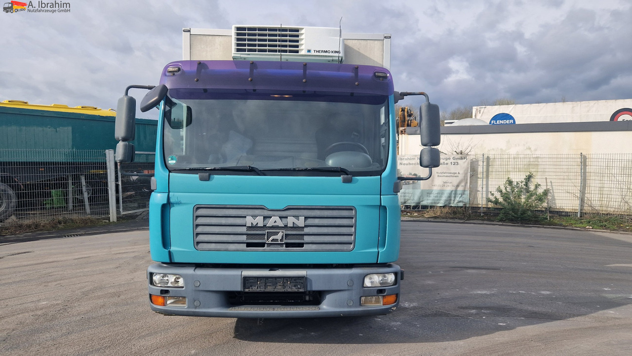 Camion frigorifique MAN 8.180 Thermokingkühlung - 30 ° sauber, 3. Gang kratzt, voll fahrbereit: photos 9 Camion frigorifique MAN 8.180 Thermokingkühlung - 30 ° sauber, 3. Gang kratzt, voll fahrbereit: photos 9
