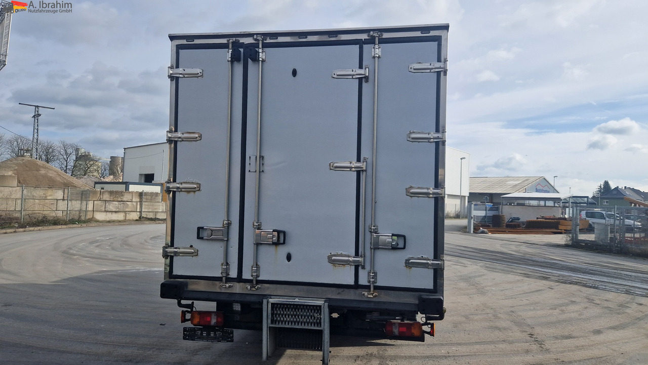 Camion frigorifique MAN 8.180 Thermokingkühlung - 30 ° sauber, 3. Gang kratzt, voll fahrbereit: photos 13 Camion frigorifique MAN 8.180 Thermokingkühlung - 30 ° sauber, 3. Gang kratzt, voll fahrbereit: photos 13