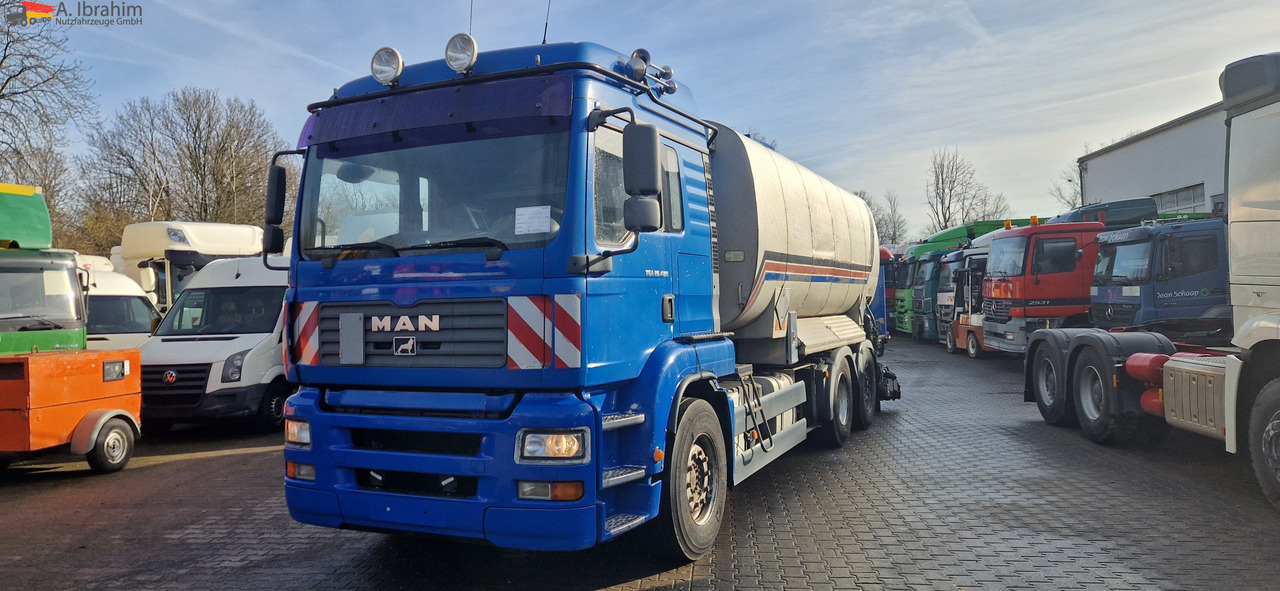 MAN TGA Asphaltspritze Schäfer 20 000 Liters - Camion citerne: photos 1 MAN TGA Asphaltspritze Schäfer 20 000 Liters - Camion citerne: photos 1
