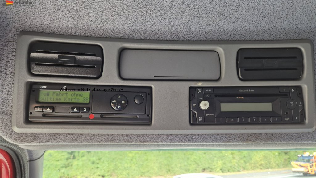 Mercedes-Benz 1222 Werkstattkoffer mit Regalsystem - Camion fourgon: photos 3 Mercedes-Benz 1222 Werkstattkoffer mit Regalsystem - Camion fourgon: photos 3