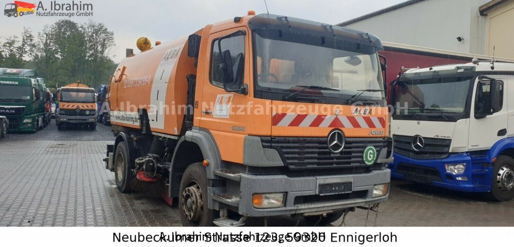 Mercedes-Benz 1823 DB 1823,Optifant 70, 3677 h Betriebsst., 2 Motors, 3 Pedals - Balayeuse de voirie: photos 1 Mercedes-Benz 1823 DB 1823,Optifant 70, 3677 h Betriebsst., 2 Motors, 3 Pedals - Balayeuse de voirie: photos 1