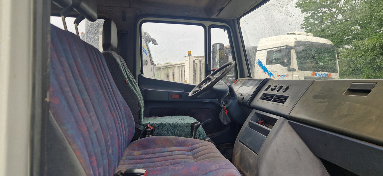 Mercedes-Benz 615D Doka Pritsche, Zustand gut - Utilitaire plateau, Utilitaire double cabine: photos 2 Mercedes-Benz 615D Doka Pritsche, Zustand gut - Utilitaire plateau, Utilitaire double cabine: photos 2
