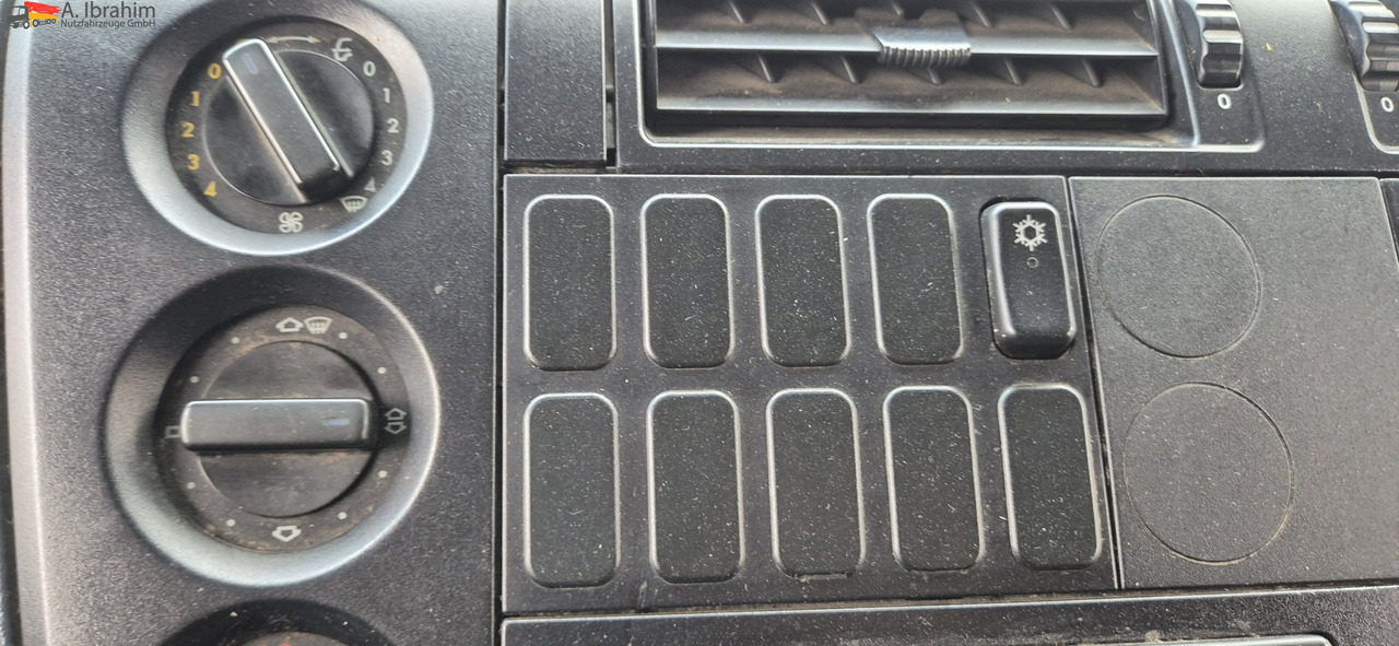 Mercedes-Benz 823 LBW | Radstand 4900 mm | 7.2 m Pritsche Klima | 3 Pedals - Utilitaire rideaux coulissants (PLSC): photos 2 Mercedes-Benz 823 LBW | Radstand 4900 mm | 7.2 m Pritsche Klima | 3 Pedals - Utilitaire rideaux coulissants (PLSC): photos 2