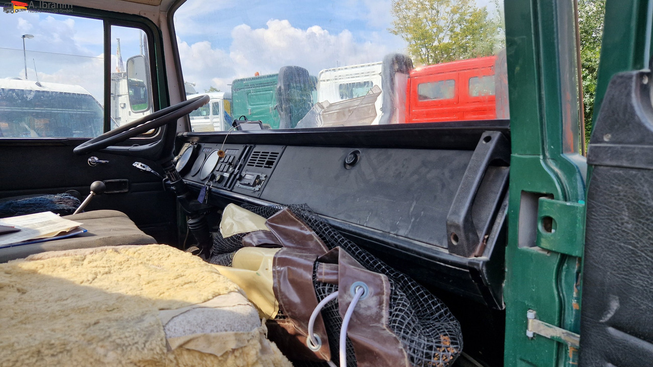 Mercedes-Benz DB 813 Pritsche Kran H- Kennzeichen,Oldtimer ein Stück Geschichte - Utilitaire plateau: photos 3 Mercedes-Benz DB 813 Pritsche Kran H- Kennzeichen,Oldtimer ein Stück Geschichte - Utilitaire plateau: photos 3