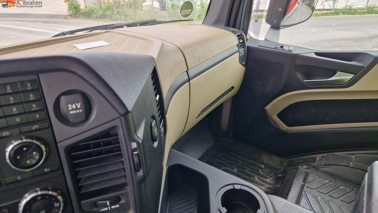 Mercedes-Benz DB 1843 Retarder Kipphydraulik - Tracteur routier: photos 4 Mercedes-Benz DB 1843 Retarder Kipphydraulik - Tracteur routier: photos 4