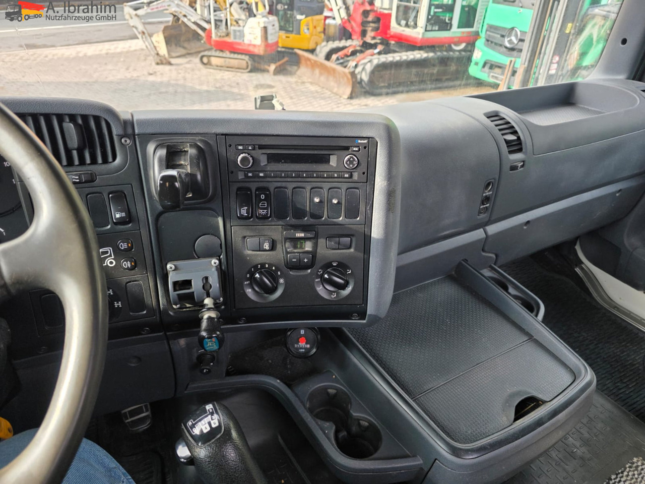 Scania R560 | 6x4 | V8 | Blatt Blatt | Schaltgetriebe | Kipphydraulik | Klima | Trommelbremse| 3 Pedals - Tracteur routier: photos 3 Scania R560 | 6x4 | V8 | Blatt Blatt | Schaltgetriebe | Kipphydraulik | Klima | Trommelbremse| 3 Pedals - Tracteur routier: photos 3