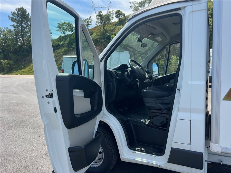 Fourgon grand volume PEUGEOT BOXER: photos 10