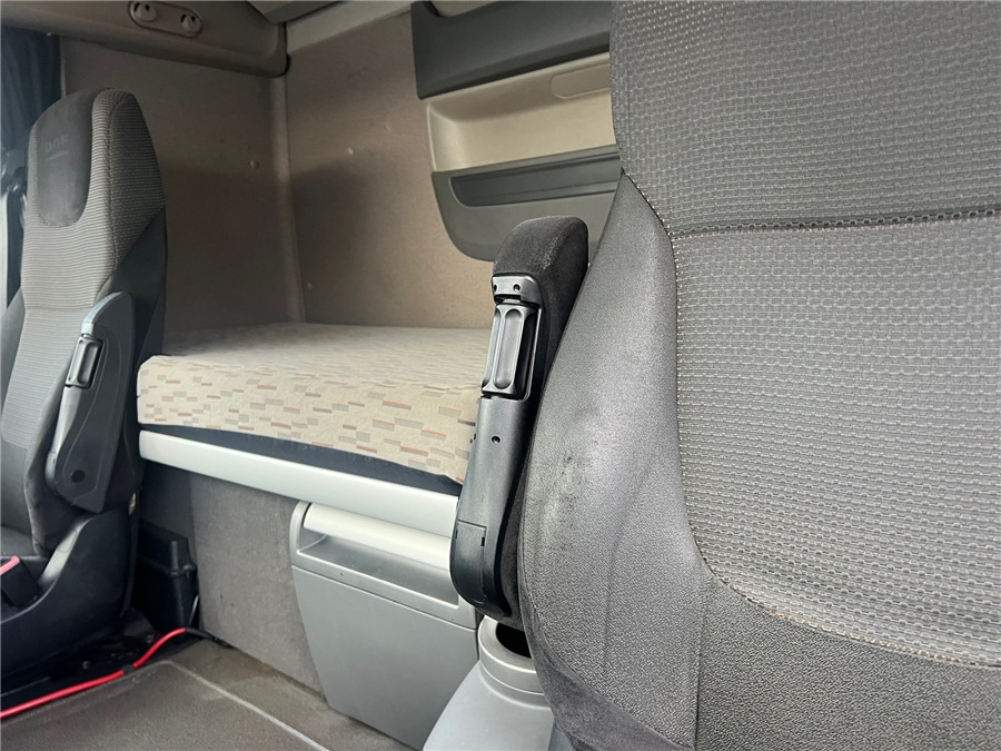 Tracteur routier DAF XF 510: photos 6