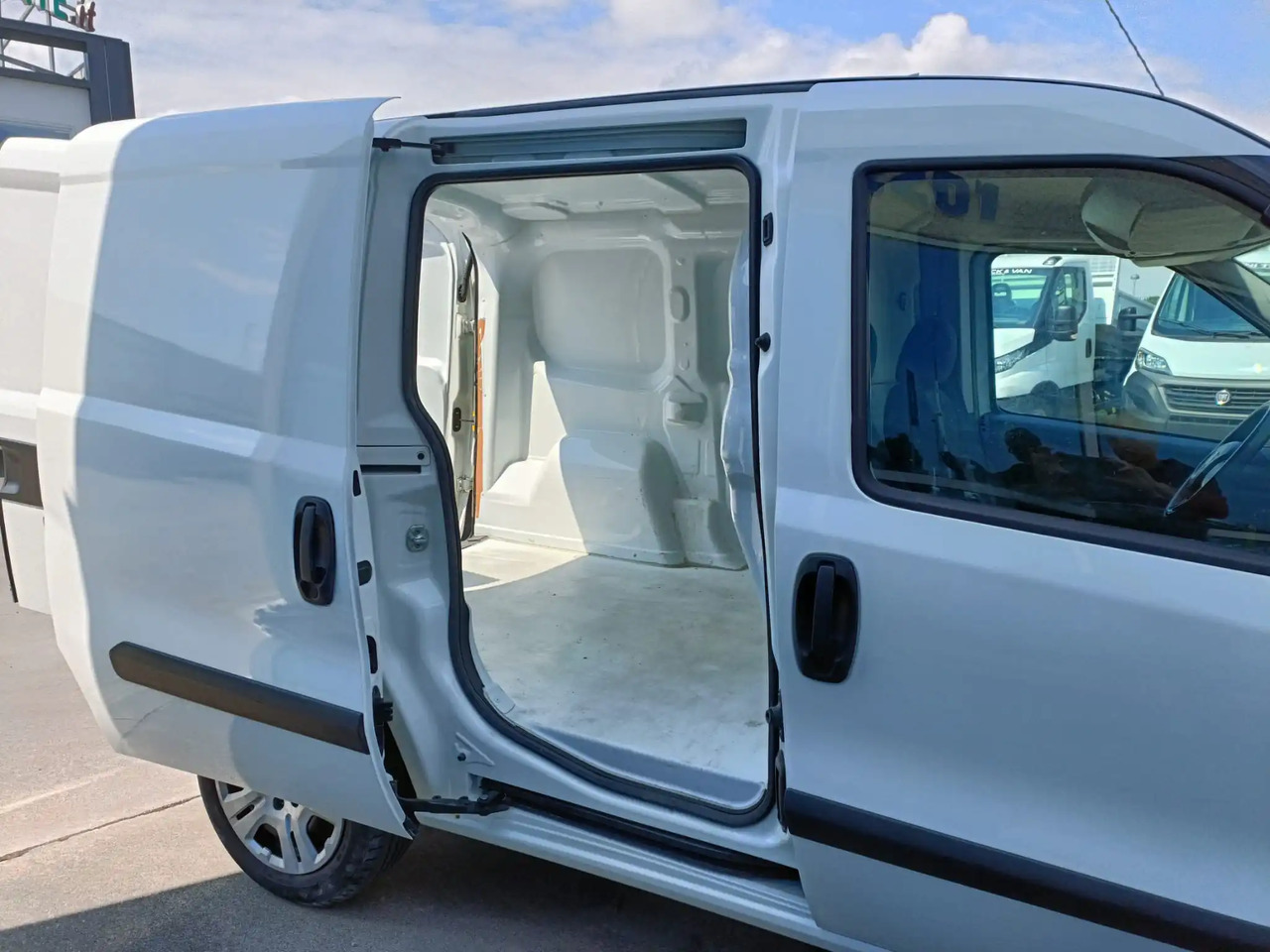 FIAT DOBLO CARGO 1.3 MJT SX - Fourgon utilitaire: photos 3 FIAT DOBLO CARGO 1.3 MJT SX - Fourgon utilitaire: photos 3