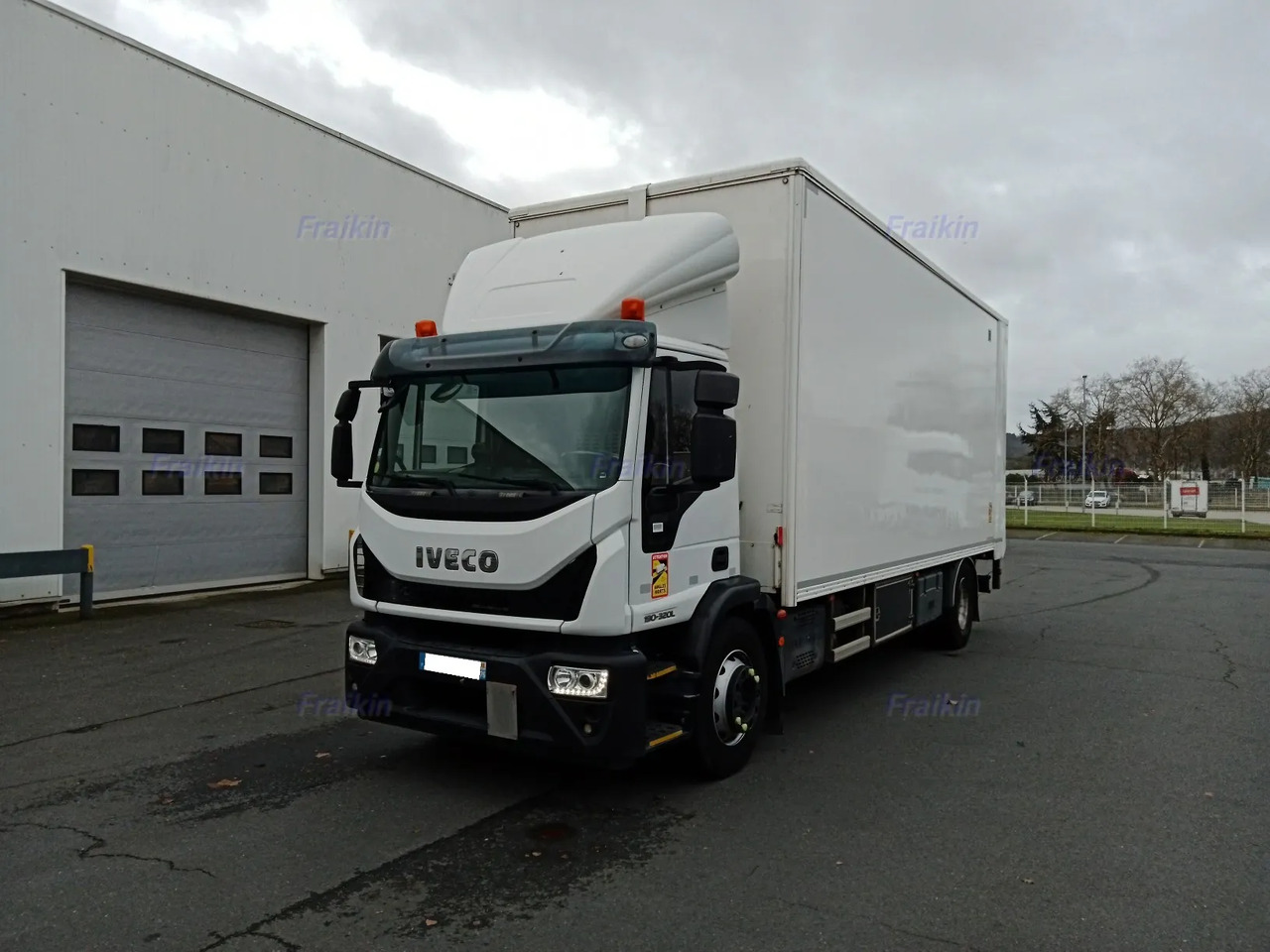 IVECO EUROCARGO 180EL32P EURO 6 - Camion fourgon: photos 1 IVECO EUROCARGO 180EL32P EURO 6 - Camion fourgon: photos 1