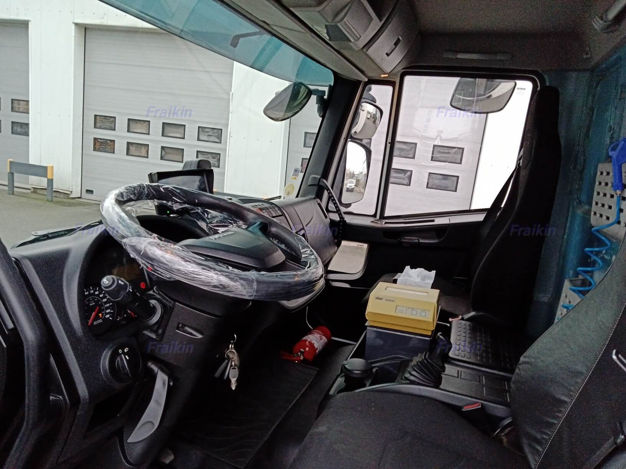 IVECO EUROCARGO 180EL32P EURO 6 - Camion fourgon: photos 3 IVECO EUROCARGO 180EL32P EURO 6 - Camion fourgon: photos 3
