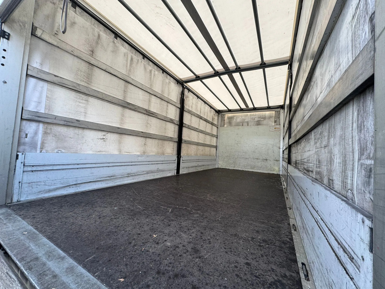 IVECO EUROCARGO 75E21 - Camion à rideaux coulissants: photos 3 IVECO EUROCARGO 75E21 - Camion à rideaux coulissants: photos 3