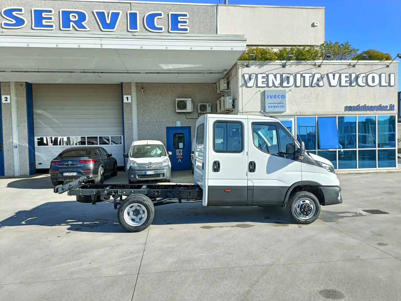 IVECO DAILY 35C16 DOPPIA CABINA 7 POSTI - Véhicule utilitaire: photos 4 IVECO DAILY 35C16 DOPPIA CABINA 7 POSTI - Véhicule utilitaire: photos 4