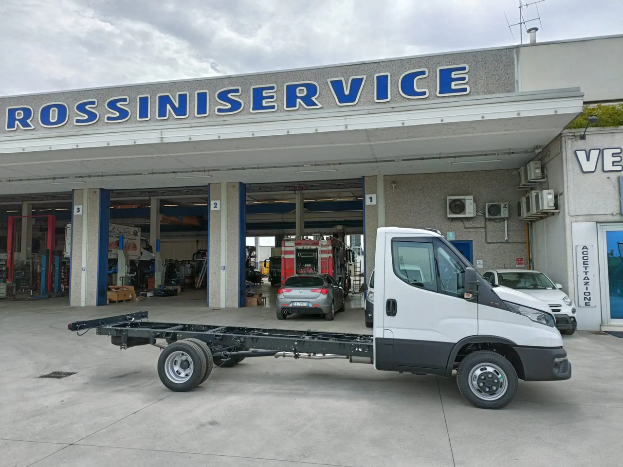 IVECO DAILY 35C18 MOD. 2025 A TELAIO NUOVO - Véhicule utilitaire: photos 3 IVECO DAILY 35C18 MOD. 2025 A TELAIO NUOVO - Véhicule utilitaire: photos 3
