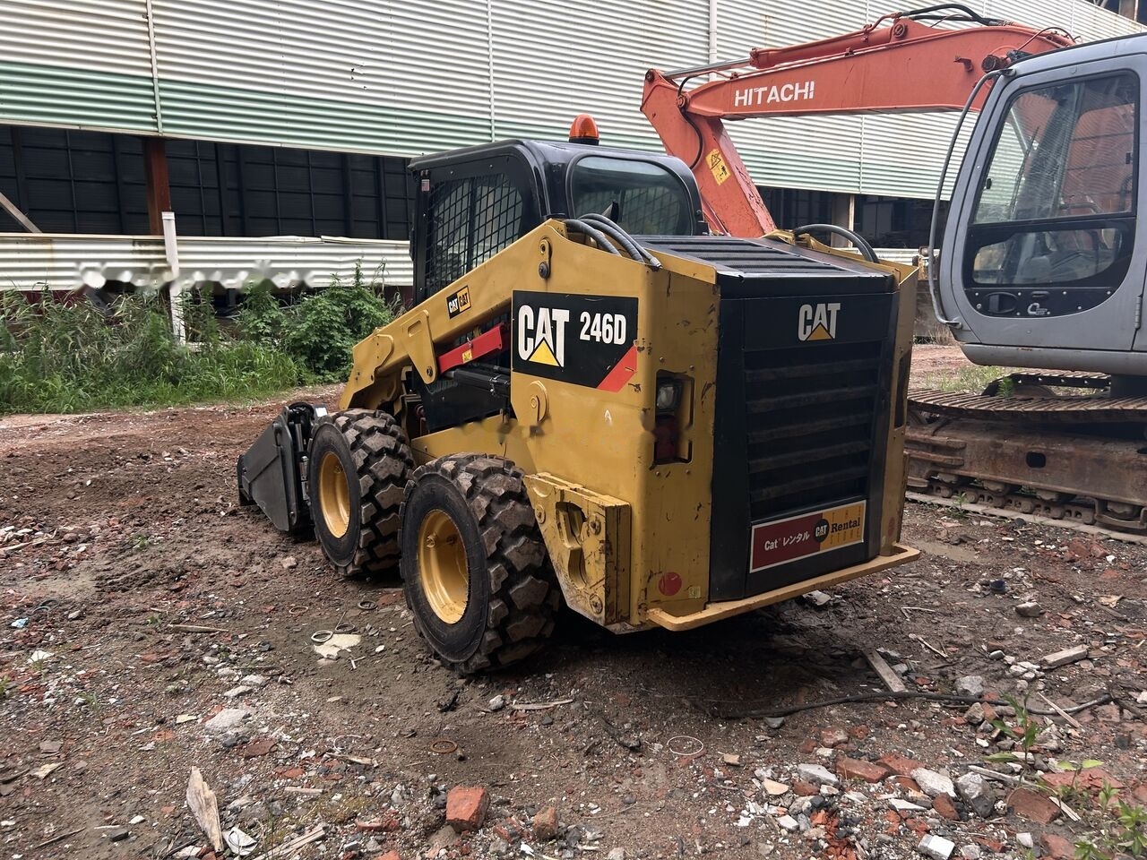 Caterpillar 246D - Mini chargeuse: photos 2 Caterpillar 246D - Mini chargeuse: photos 2