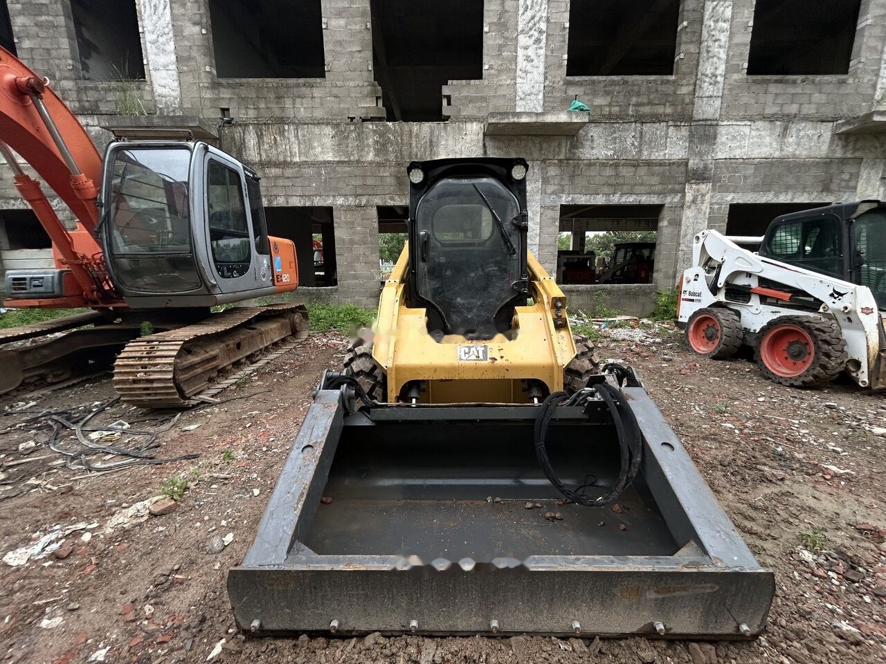 Caterpillar 246D - Mini chargeuse: photos 1 Caterpillar 246D - Mini chargeuse: photos 1