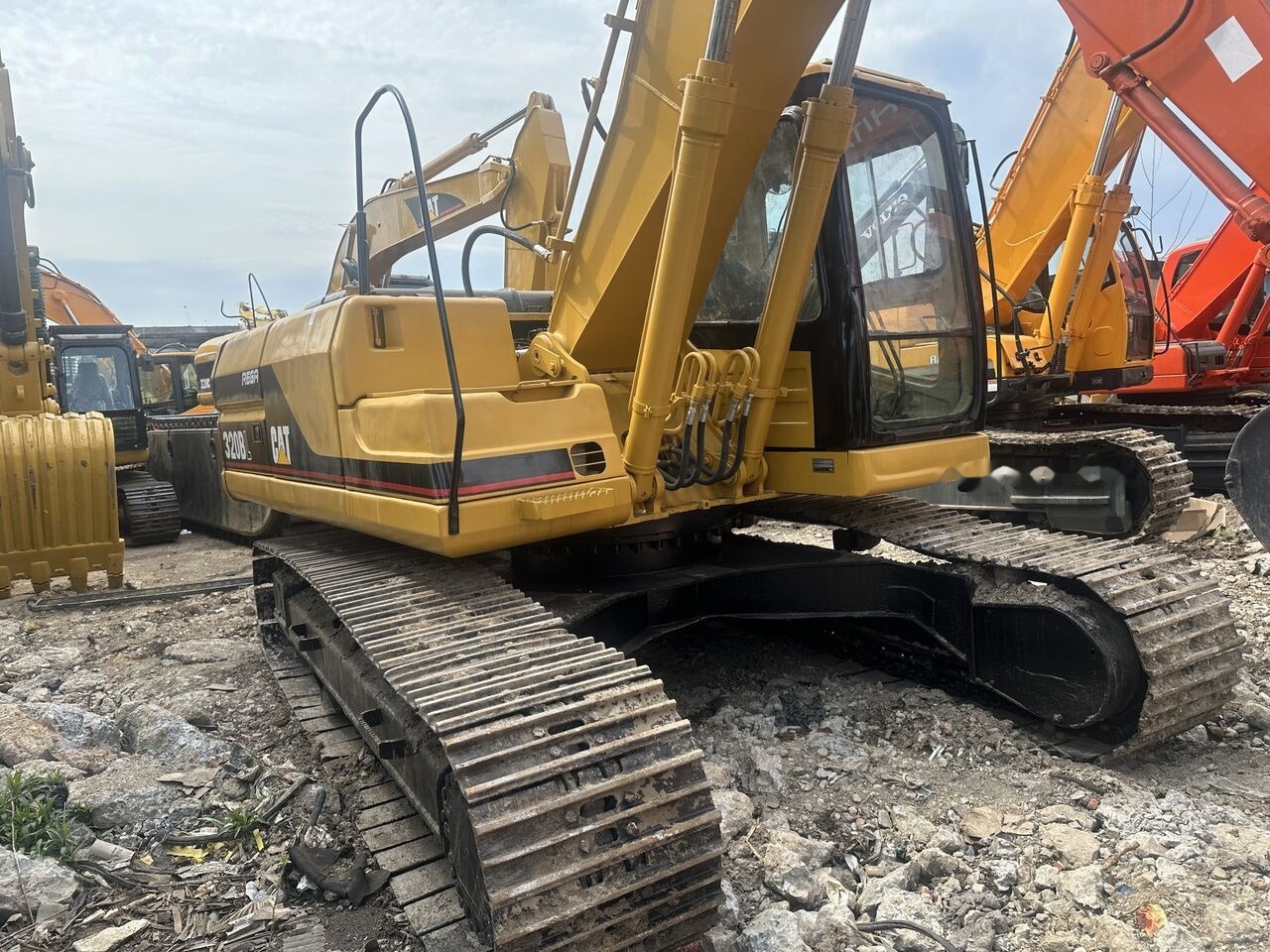 Caterpillar 320B - Pelle sur chenille: photos 2 Caterpillar 320B - Pelle sur chenille: photos 2