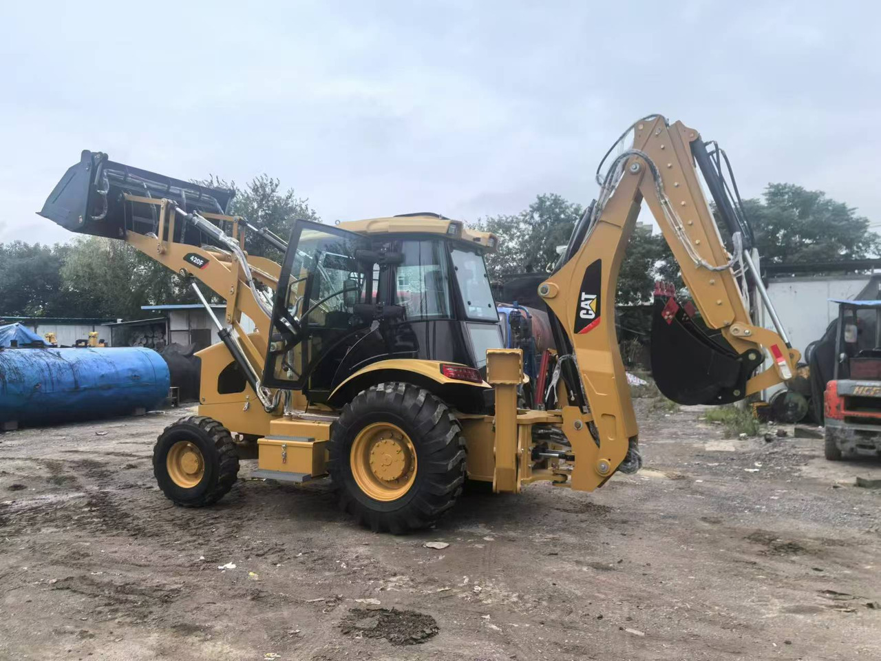 Caterpillar 420F - Tractopelle: photos 4 Caterpillar 420F - Tractopelle: photos 4