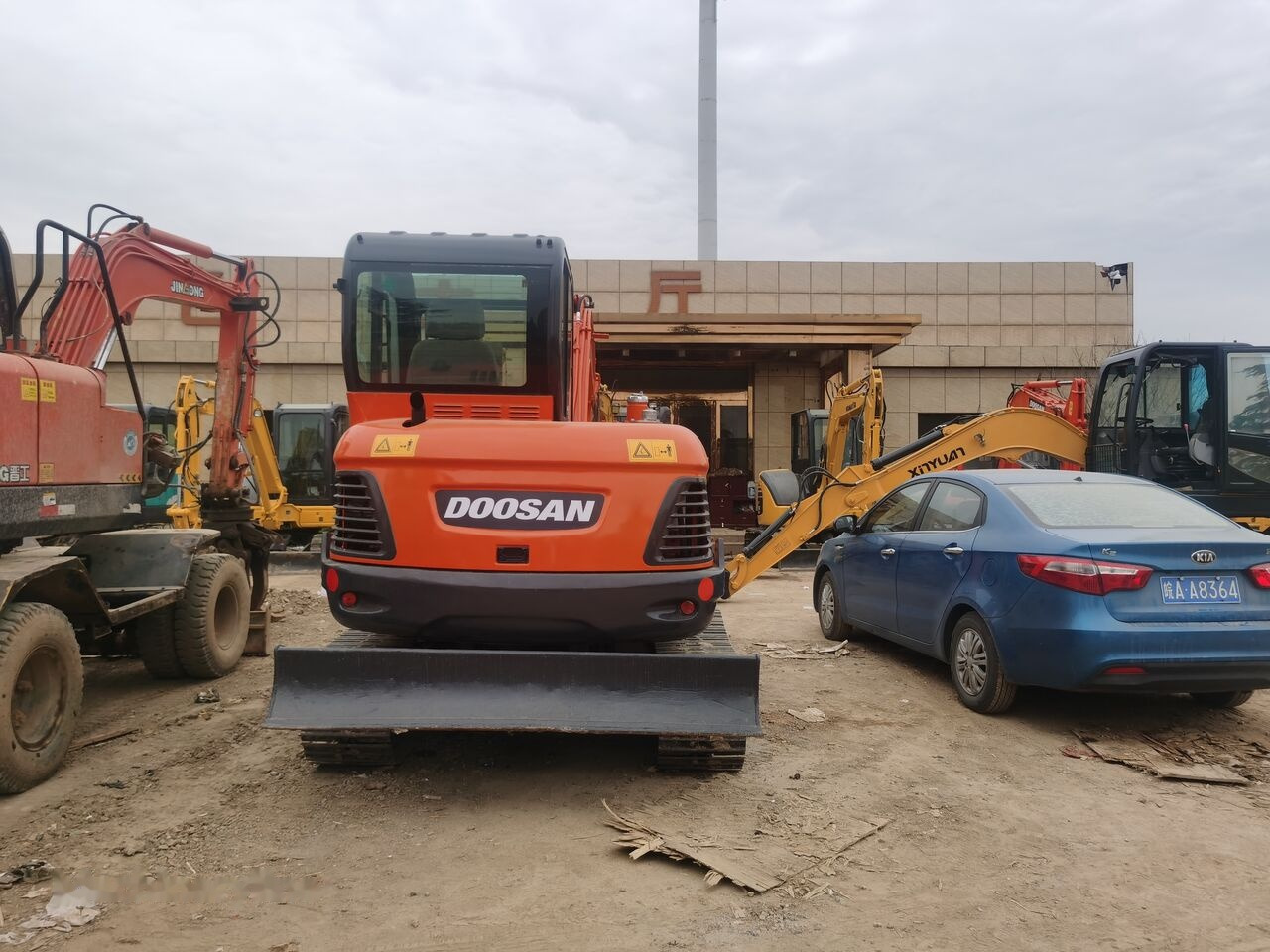 Doosan DX60 - Pelle sur chenille: photos 3 Doosan DX60 - Pelle sur chenille: photos 3