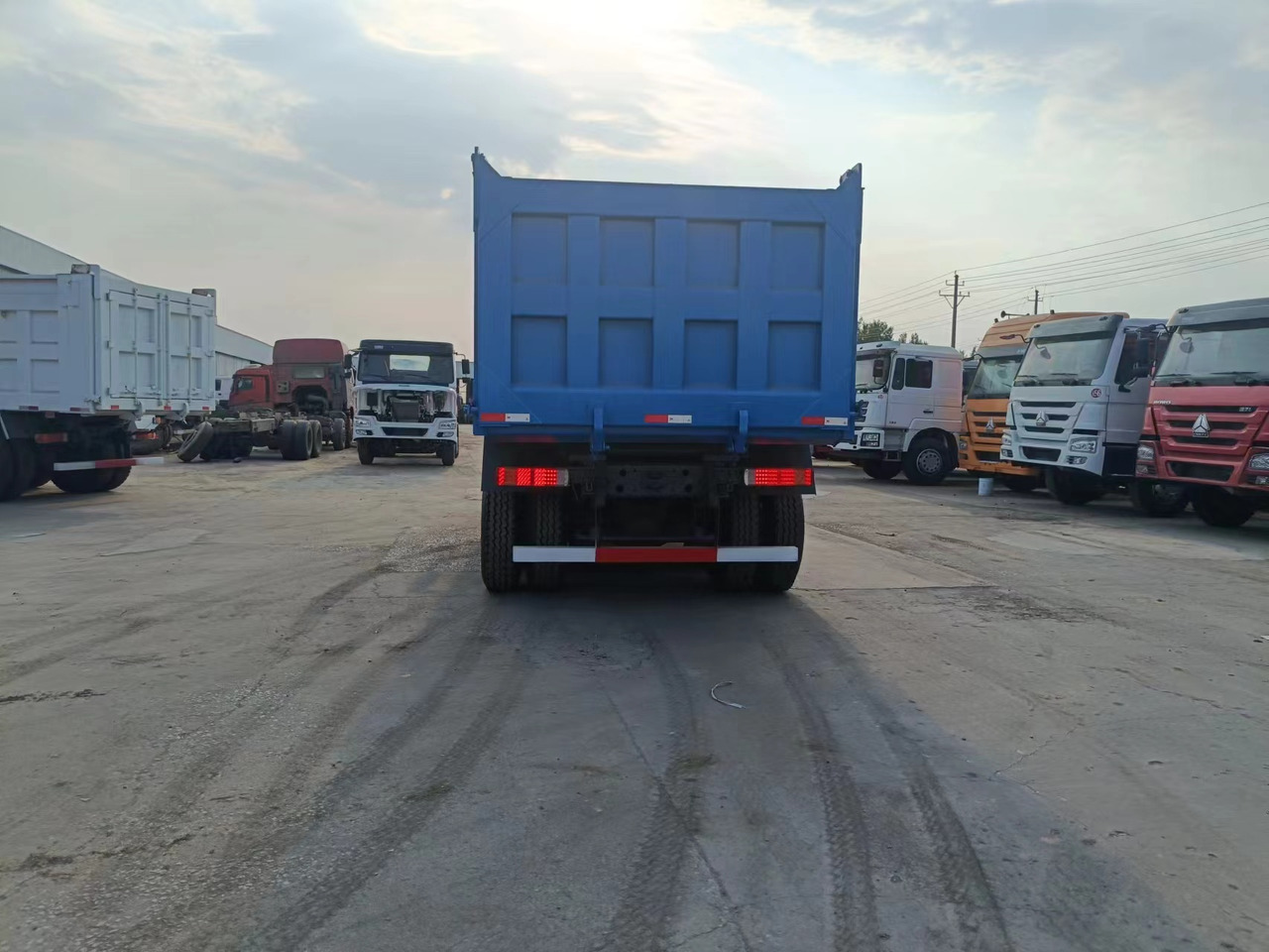 Camion benne neuf HOWO 371 6X4: photos 6