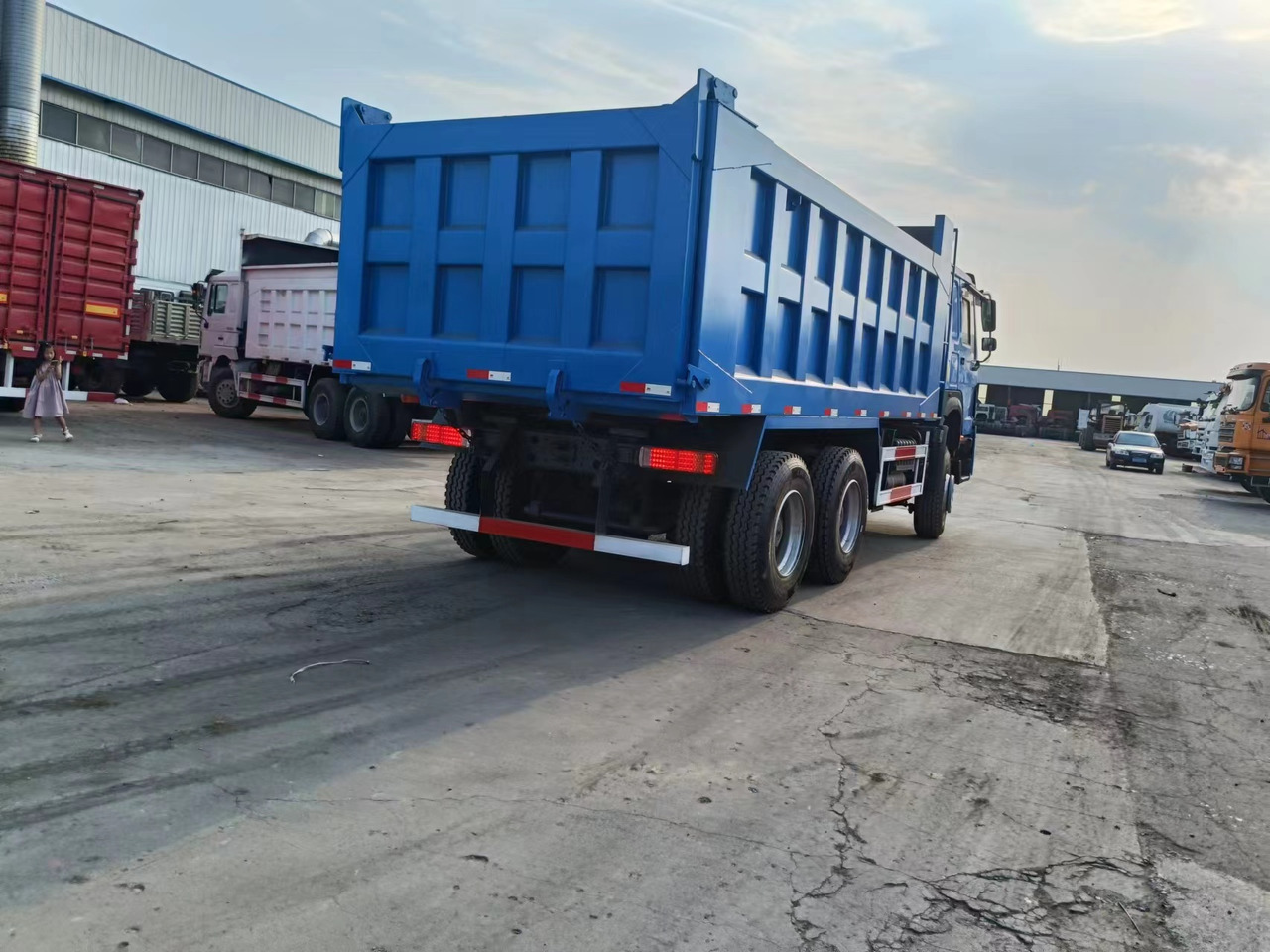 Camion benne neuf HOWO 371 6X4: photos 7