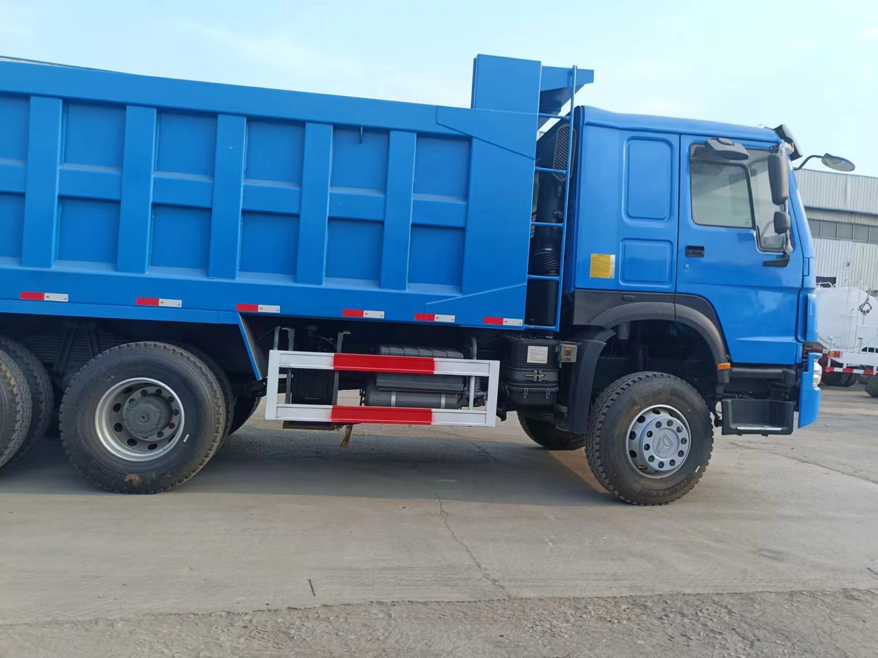 HOWO 371 6X4 - Camion benne: photos 1 HOWO 371 6X4 - Camion benne: photos 1