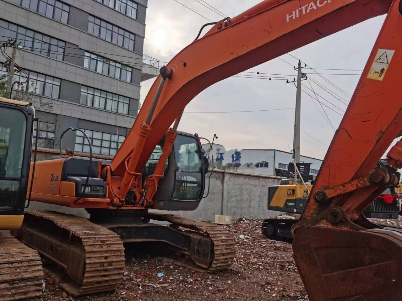 Pelle sur chenille Hitachi ZX270: photos 6